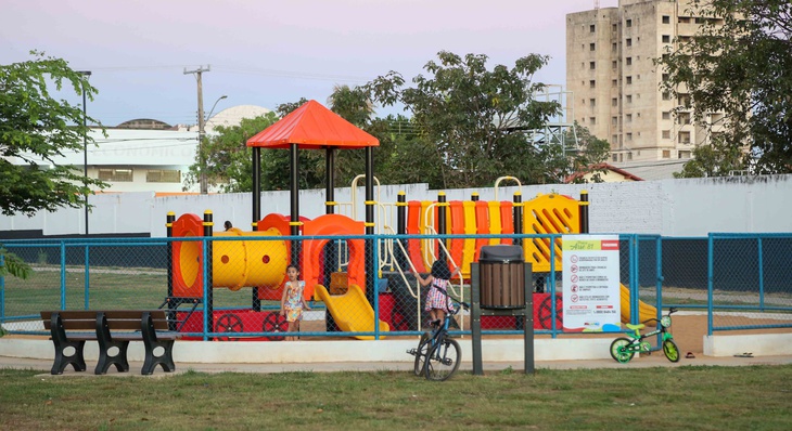 Praça da Arse 81 (804 Sul) possui playground, quadra de vôlei de areia e calçamento com acessibilidade