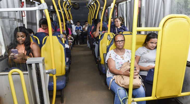 ônibus exclusivo circula nos horários de pico saindo das estações Apinajé e Javaé