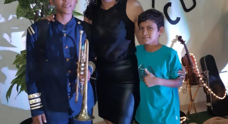 Ketlin Santos é mãe do Rafael, integrante da orquestra jovem da guarda metropolitana