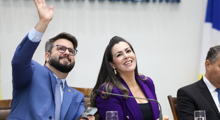 Cinthia Ribeiro e Eduardo Mantoan durante sessão solene na Assembleia Legislativa