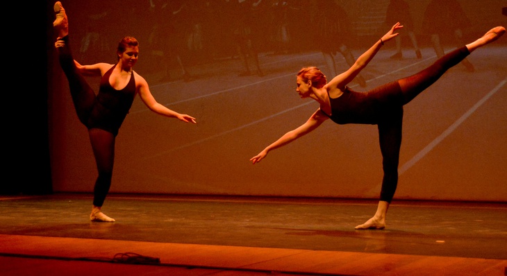  Bailarinas Verena Schultz e Gabriela Bessa iniciaram no CETA e atualmente são profissionais