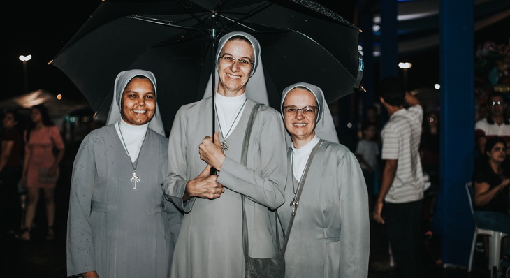Irmãs Vânia, José Maria Adriana, do grupo Missionários dos Sagrados Corações de Jesus e Maria, prestigiaram os shows