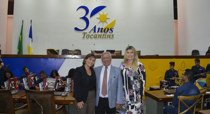 Dêborah de Miranda Lôbo (à esq.), Carlos Braga (ao centro) e Fernanda Nogueira (à dir.) participaram da sessão solene em homenagem a nordestinos residentes no Tocantins