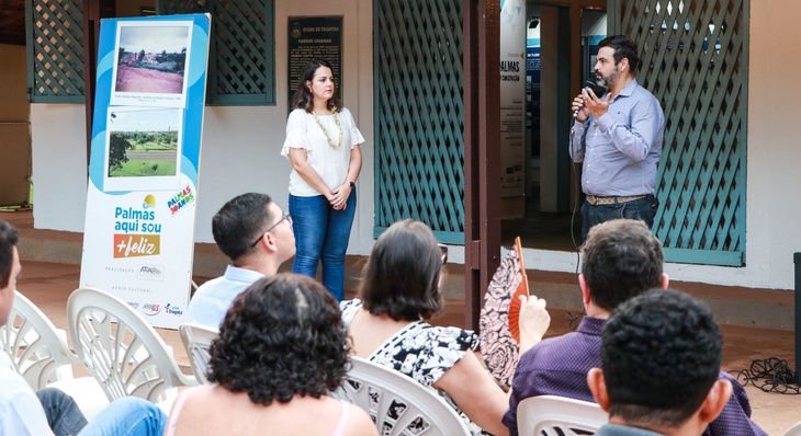 Presidente da FCP,  Giovanni Assis, e a professora Camila de Queiroz, durante abertura da exposição
