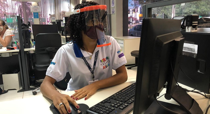Quem também está contente com a oportunidade do primeiro emprego é a estudante do terceiro ano do nível médio, Vitória Alves