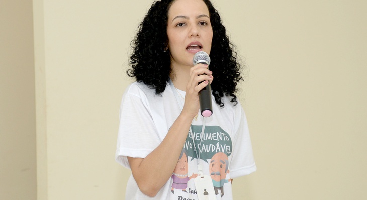 A responsável Técnica da Saúde do Idoso, Taísa Ribeiro, um dos principais pontos é a apresentação da caderneta