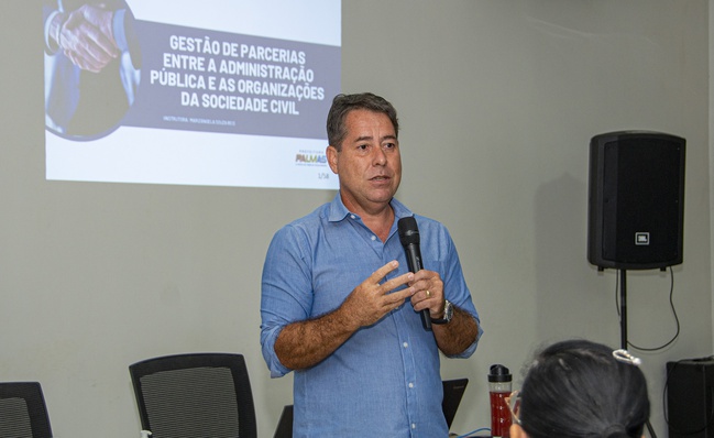 Ramos explica que parceria entre Poder Público e terceiro setor beneficia toda a sociedade