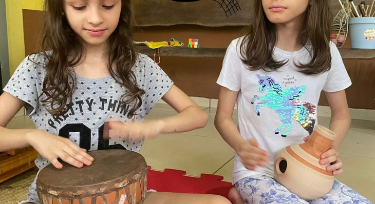 Proposta visa junção da tradição da arte primitiva de produção artesanal em barro com musical por meio da formação de crianças e jovens