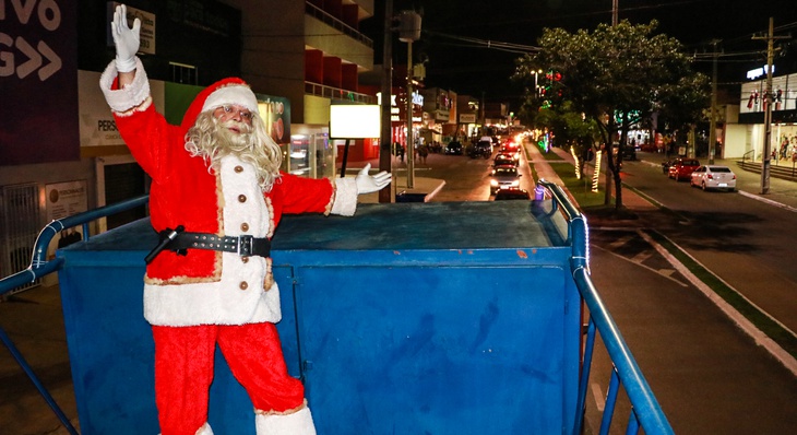 O bom velhinho chegará  também para  a população do Taquari  que vai acompanhar o passeio do Papai Noel, que desfilará pela Avenida Principal