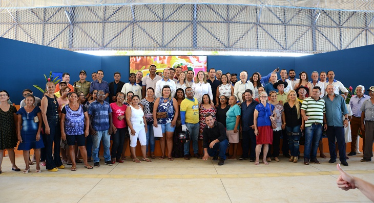 A cerimônia reuniu feirantes, moradores da zona Sul da Capital, deputados, vereadores e lideranças políticas e comunitárias