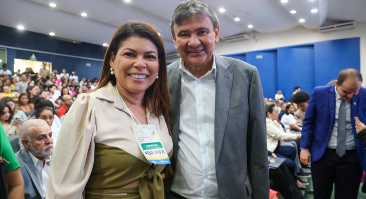 Titular da Sedes, Adriana Aguiar, com o ministro Welligton Dias, na abertura da 4ª Conferência Estadual de Assistência Social