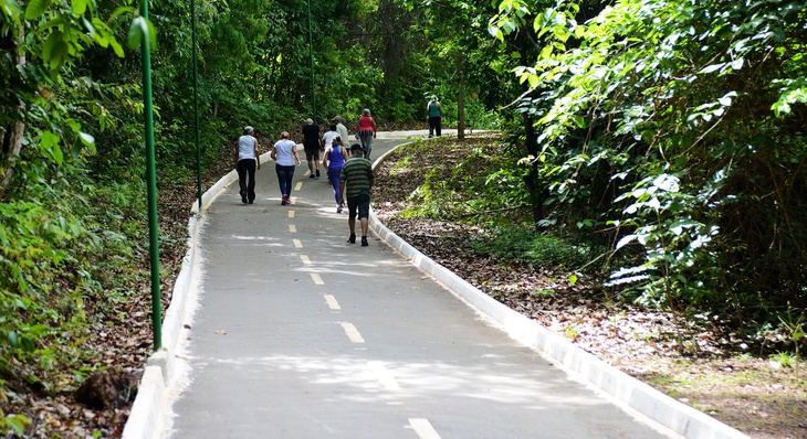 Trecho da pista de caminhada , que se inicia à direita dos pedalinhos, será interditado para troca de iluminação
