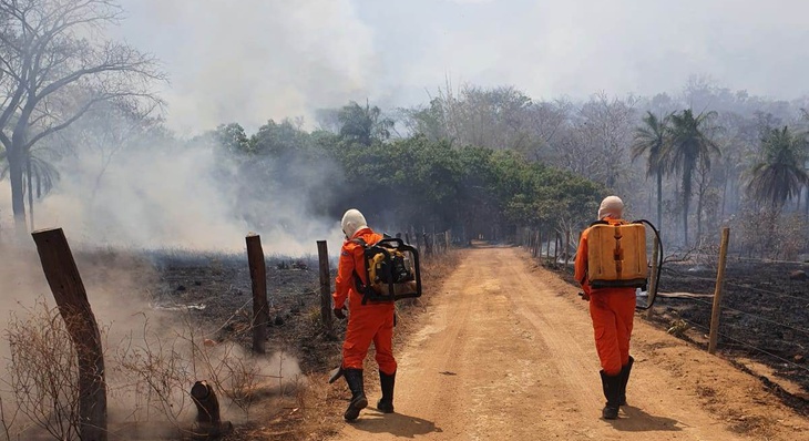 Membros do PrevIncêndio durante ação de prevenção às queimadas no Distrito de Taquaruçu
