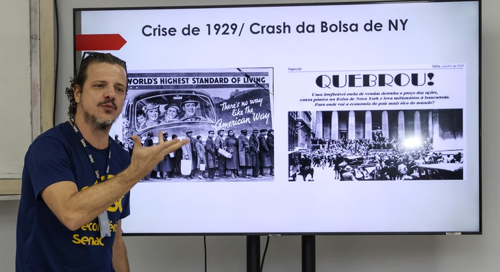 Professor Paulo Eduardo Monteiro, que seleciona a disciplina de história para os dos alunos, falou da importância do cursinho ser popularizado eprofessor