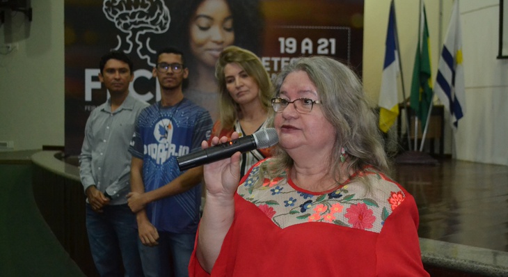 A secretária municipal da Educação, Cleizenir Divina dos Santos, agradeceu a todos os professores e gestores escolares que incentivam a participação dos alunos e a todos as instituições parceiras 