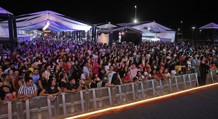 Registro do público da penúltima noite do Capital da Fé 2024, na Vila Olímpica de Palmas, ao lado do Estádio Nilton Santos