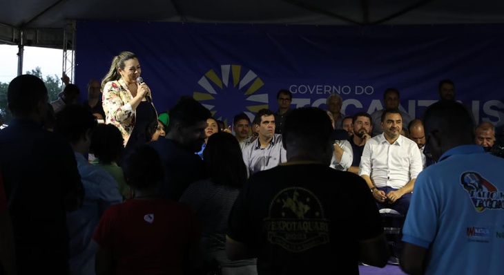 Ao lado do governador, Wanderlei Barbosa e demais autoridades, prefeita Cinthia fala da importância das políticas públicas habitacionais