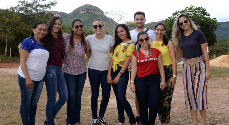 A agente de saúde Sônia Oliveira juntamente com o grupo de residentes realizam ações de promoção à saúde no Vale da Cachoeira