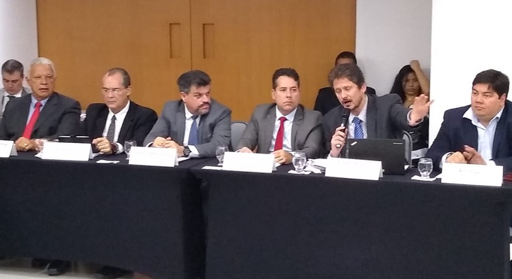Secretário executivo Rogério Ramos durante reunião neste terça, 09, quando representou a prefeita Cinthia Ribeiro