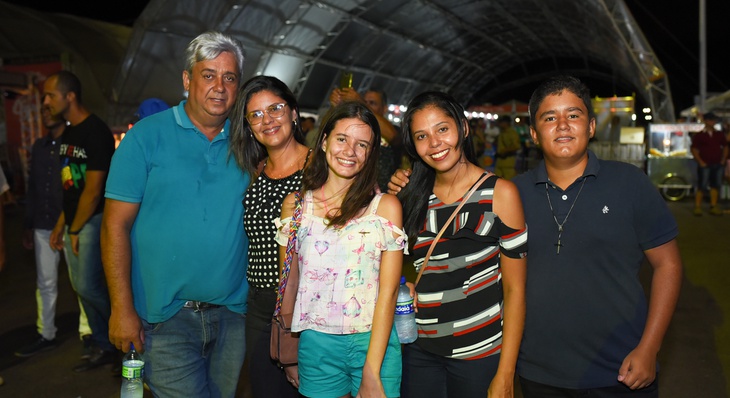 A professora Maria Aparecida veio com a família para o Capital da Fé e aprovou o evento  
