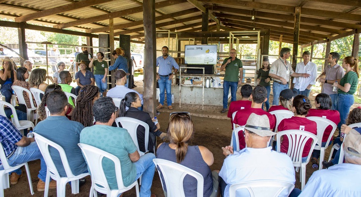 Dia de Campo na fazenda Buritizal reuniu produtores locais e universitários