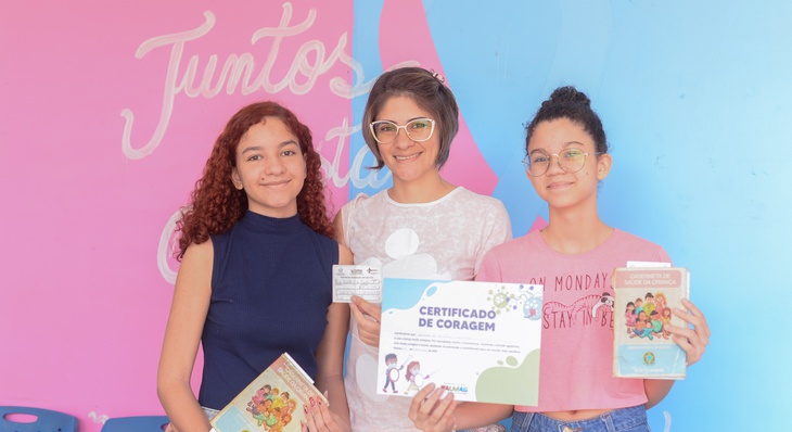 A professora Aline Camila levou suas duas filhas, Anelisa de Freitas, 14 anos, e Alessa de Freitas, 12 anos, para o dia D
