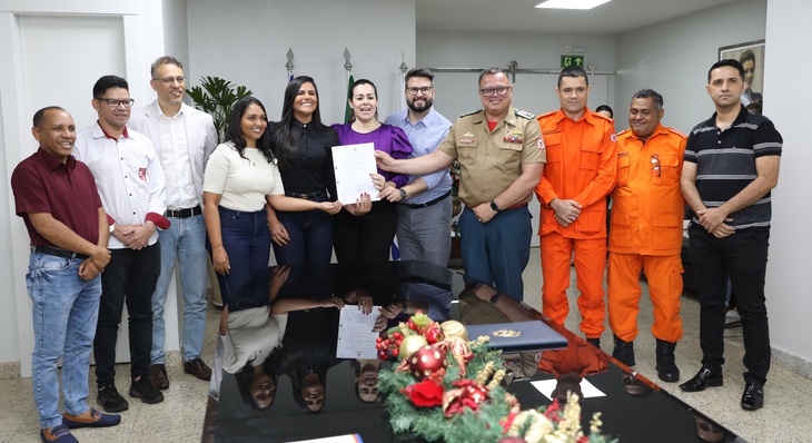 Cinthia Ribeiro assinou convênio mantendo parceria entre Prefeitura de Palmas e Corpo de Bombeiros para continuar trabalhos no Cemil Margarida Lemos