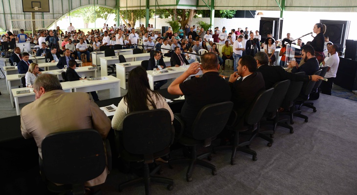 Representantes dos poderes Executivo e Legislativo de Palmas em Taquaruçu