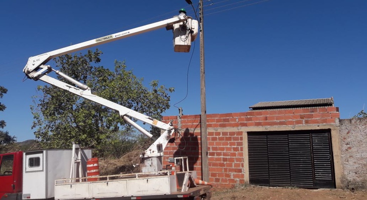 Equipe de Iluminação Pública faz manutenção de luminárias na Região Sul 