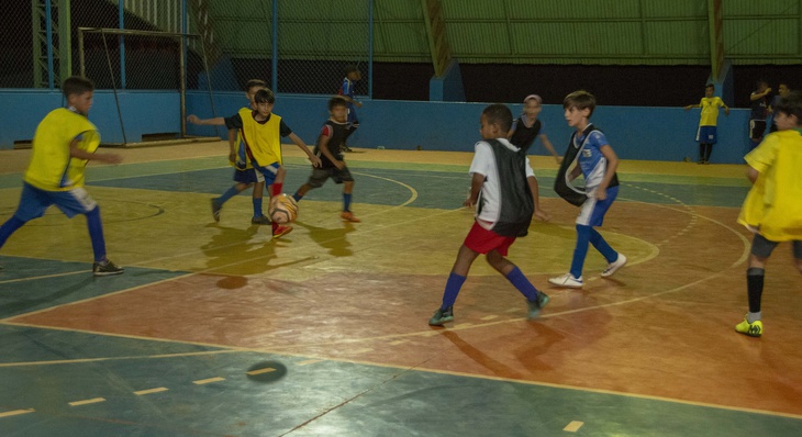 Projeto Esportivo Arne 64 oferece todas as modalidades de futebol, como futsal e society