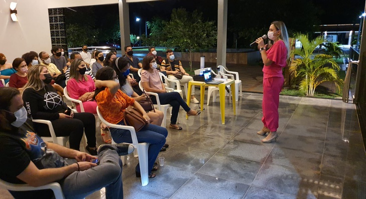 Iara Cruz apresentou os resultados de sua pesquisa de mestrado em Gestão de Políticas Públicas