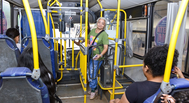 Ônibus exclusivo para mulheres saindo da Estação Apinajé