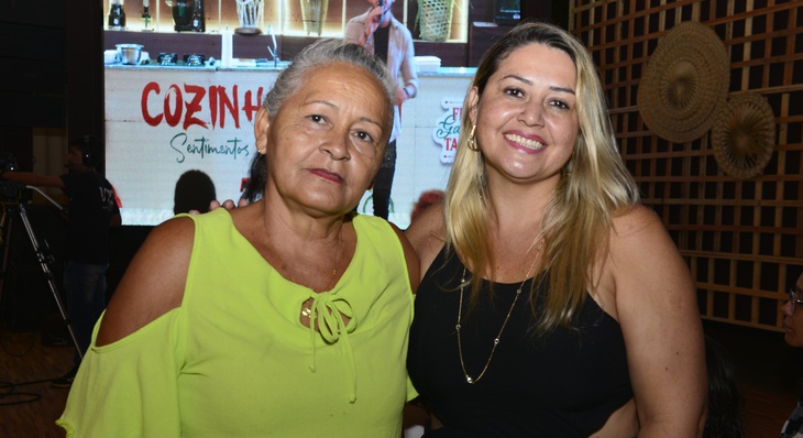 Silvina Alves,  cozinheira em Gurupi, ao lado da filha Silvânia, participou pela primeira vez do FGT
