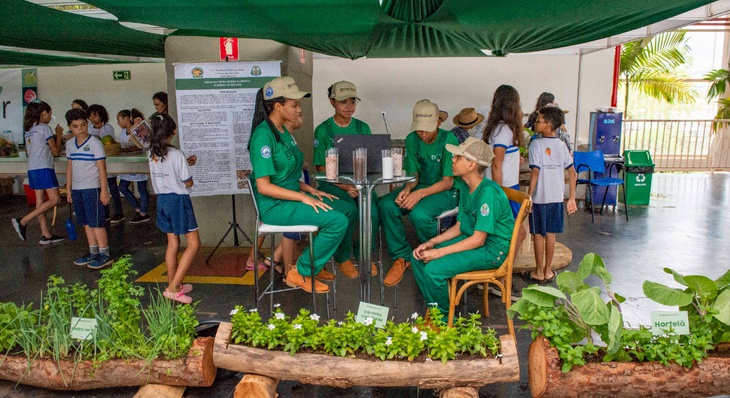 Projeto Germinar leva práticas agroecológicas às escolas e esteve presente na Fecit 2022