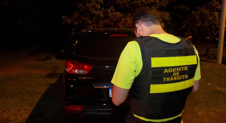 Operação Balada Segura autuou veículos estacionados em locais proibidos e com defeitos de iluminação