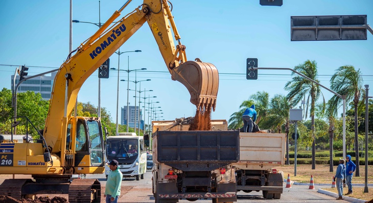 Trabalhos de recuperação da infraestrutura viária da Avenida seguem durante esta semana