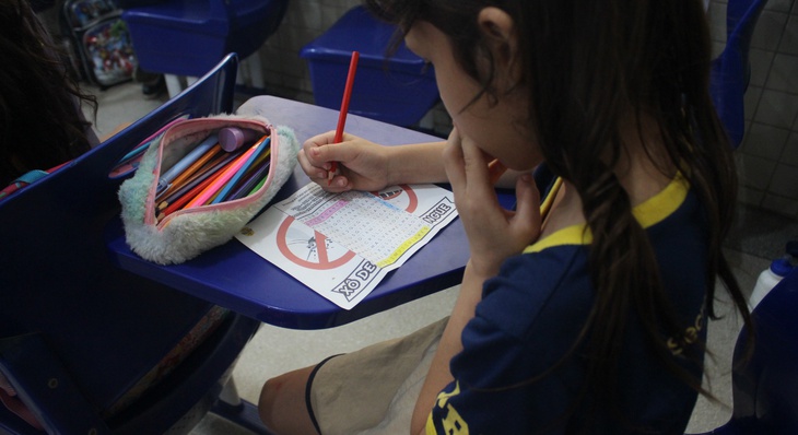 Jogos de caça-palavras com os sintomas da dengue foram realizados em sala de aula