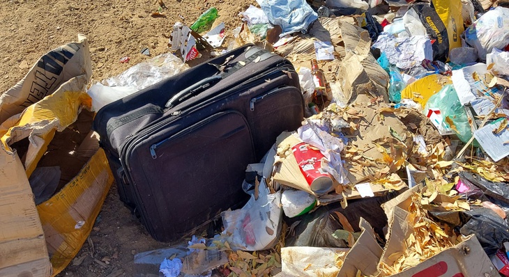 Resíduos que poderiam ser reciclados ou reaproveitados foram encaminhados misturado ao lixo comum no Aterro Sanitário
