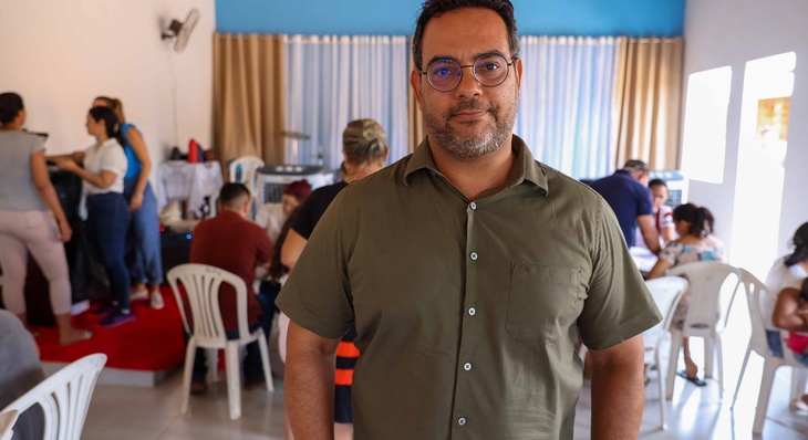 Secretário executivo da Semaf, Bruno Barreto, acompanhou o mutirão e aconselhou os moradores