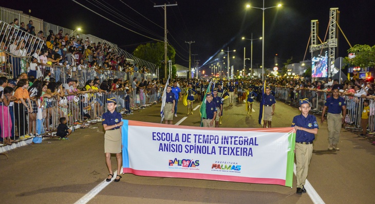 Pelotão de porta-bandeiras da ETI Anísio Teixeira será uma das atrações do desfile