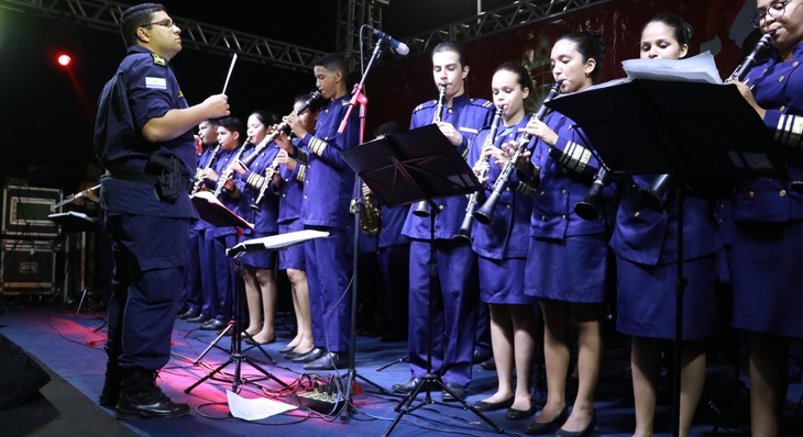 A Banda Jovem da Guarda Metropolitana de Palmas levou ao público clássicos natalinos