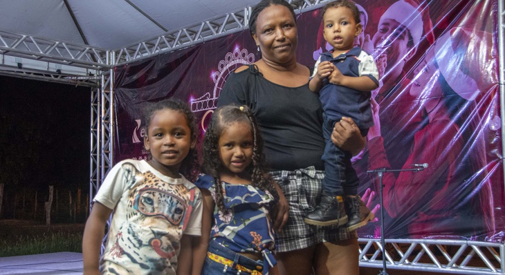 A moradora de Buritirana, Maria Alice da Paixão, levou sua família para prestigiar o evento