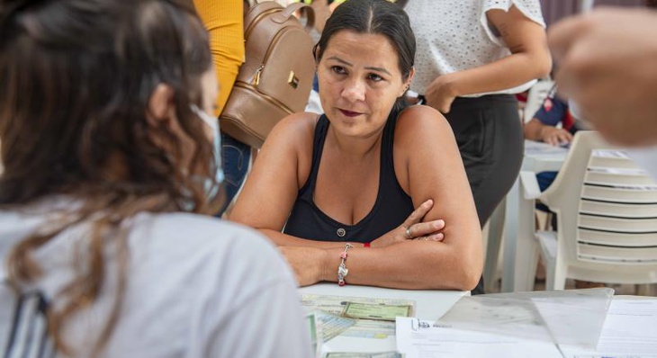 Moradora Maria Cláudia Santos Reis torce pela regularização do imóvel para financiar ampliação