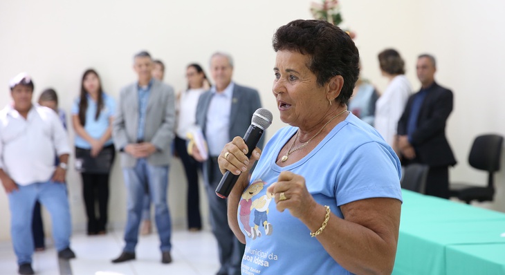 Áurea Almeida dos Souza, de 71 anos, foi a primeira a se matricular no curso de informática