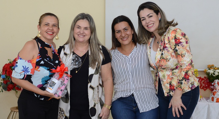A prefeita visitou a unidade ao lado da secretária de Educação, Cleizenir Divina dos Santos e agradeceu o empenho dos servidores