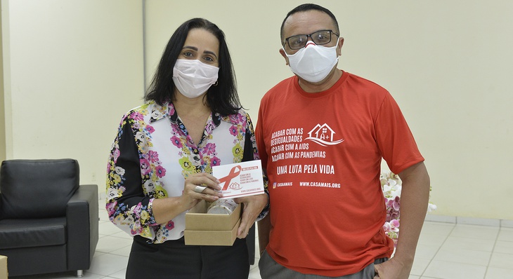 O reverendo Magela recebeu mil máscaras para distribuir na Casa A  + Palmas