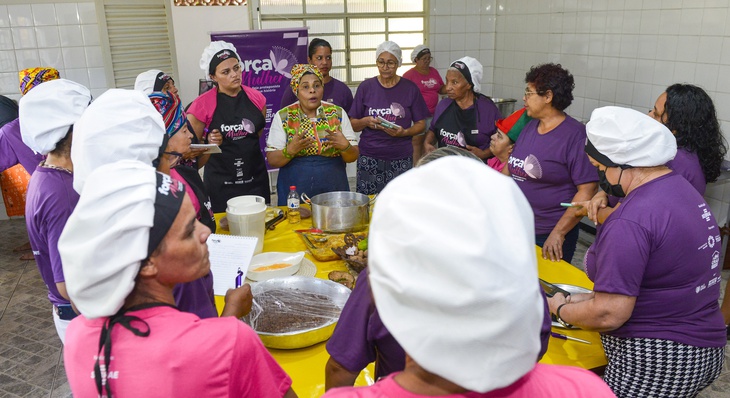 Chef Ruth Almeida com as participantes da Oficina no Cras de Taquaruçu