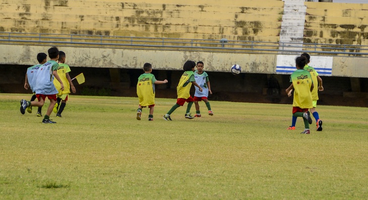 Projeto atende escolinhas de futebol e projetos sociais com crianças em situação de vulnerabilidade 
