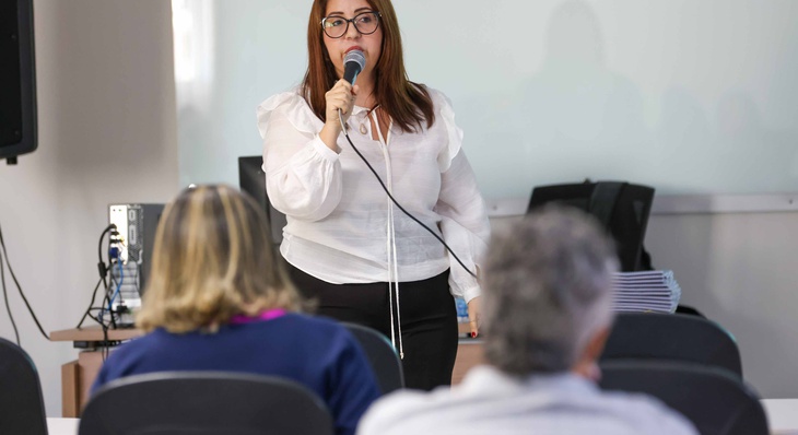Christiana Gomide Borges está ministrando Instrução de Processos de Despesas
