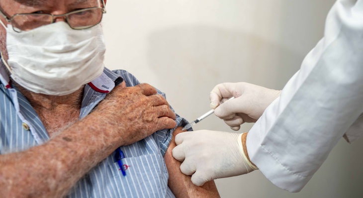 Imunizante contra influenza está sendo destinado exclusivamente ao público prioritário